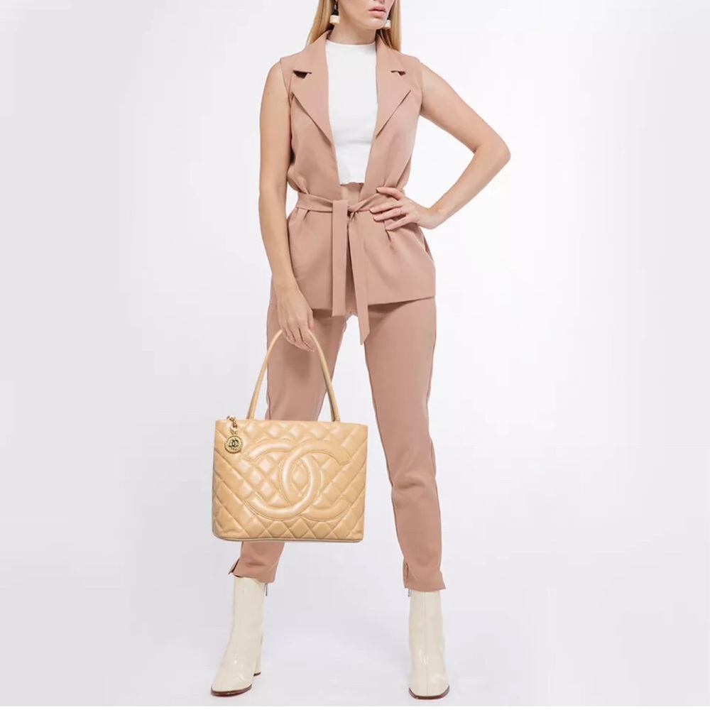 CHANEL Beige Quilted Tote Bag - Picture 8 of 9